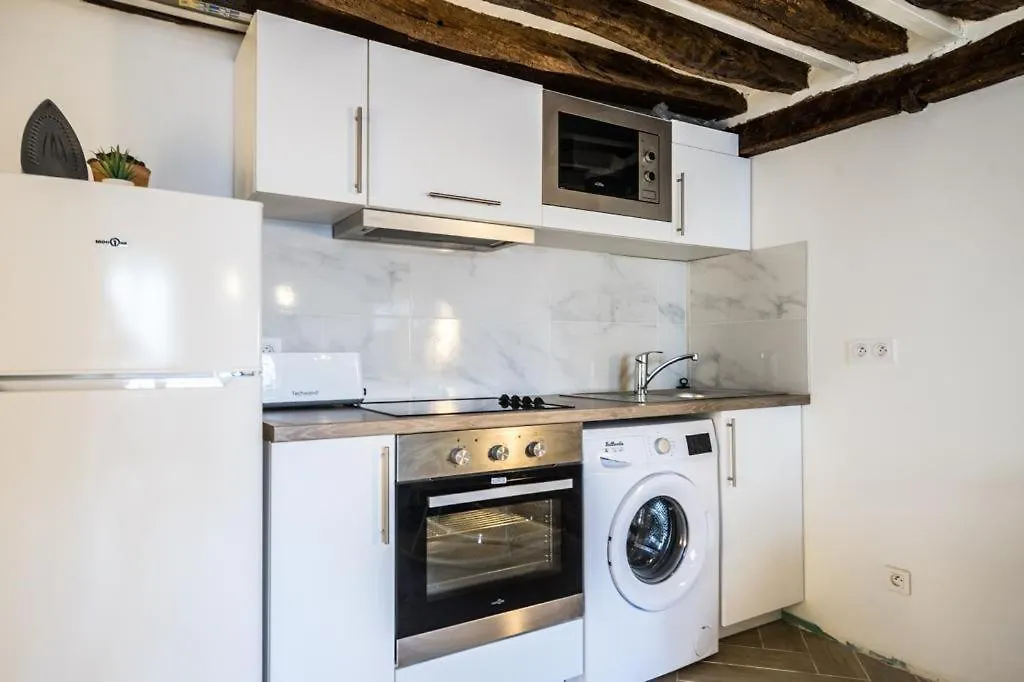 Typical Parisian Flat In Le Marais Apartamento