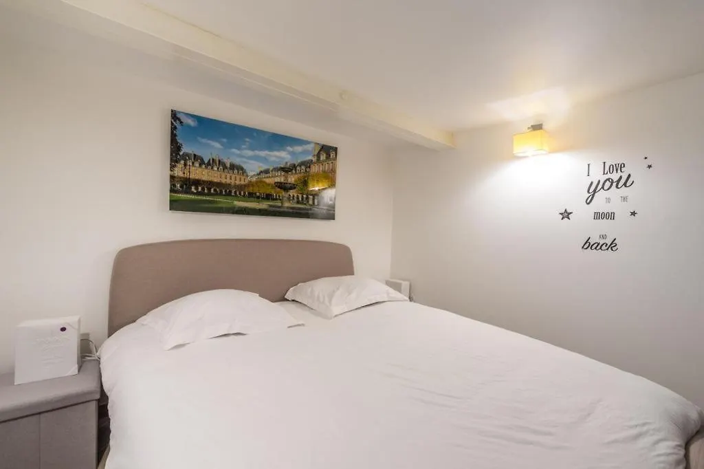 Typical Parisian Flat In Le Marais Appartamento Francia